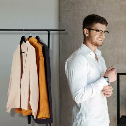 Stand Appendiabiti triangolare  in Metallo con Ruote – Nero o Bianco